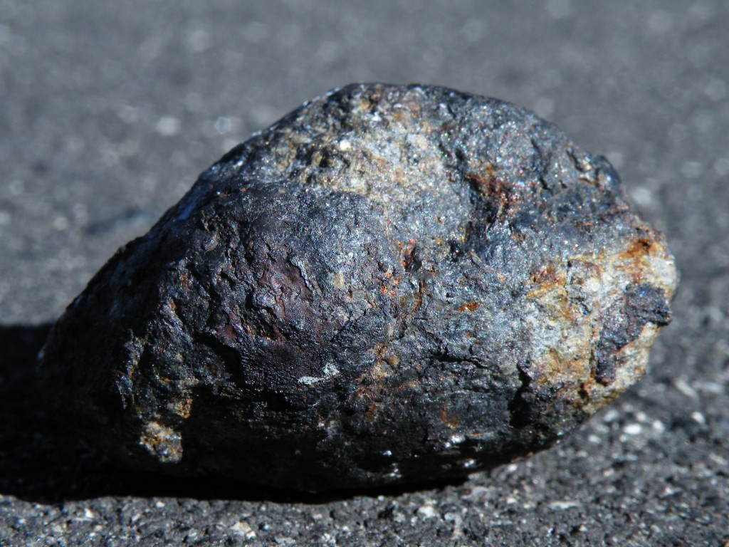 Каменный метеорит alh 81005. Метеориты метеориты американский. Углеродистые метеориты. Музей natural history нью йорк метеорит. Хуашитай метеорит.